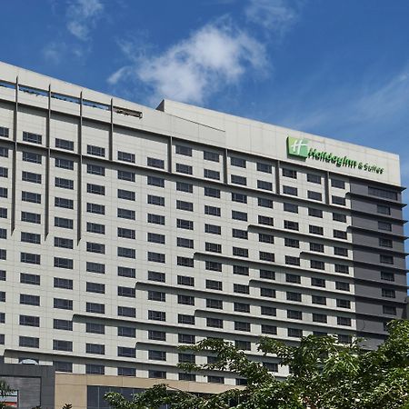 Holiday Inn & Suites Makati By Ihg Makati City Extérieur photo Holiday Inn Express in Cebu, Philippines