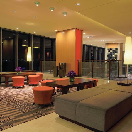 Holiday Inn & Suites Makati By Ihg Makati City Extérieur photo Lobby