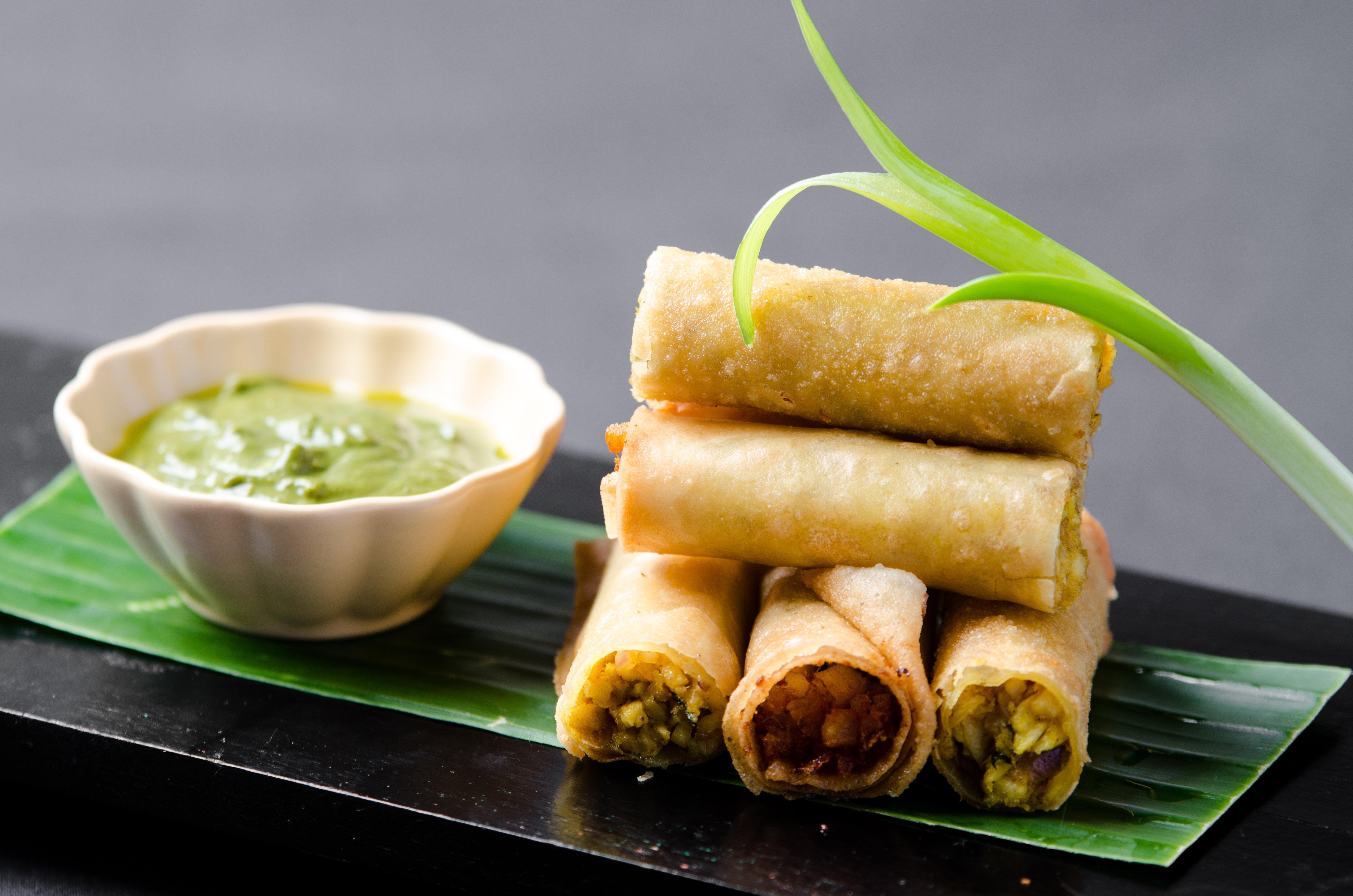 Holiday Inn & Suites Makati By Ihg Makati City Extérieur photo Fried vegetable spring rolls