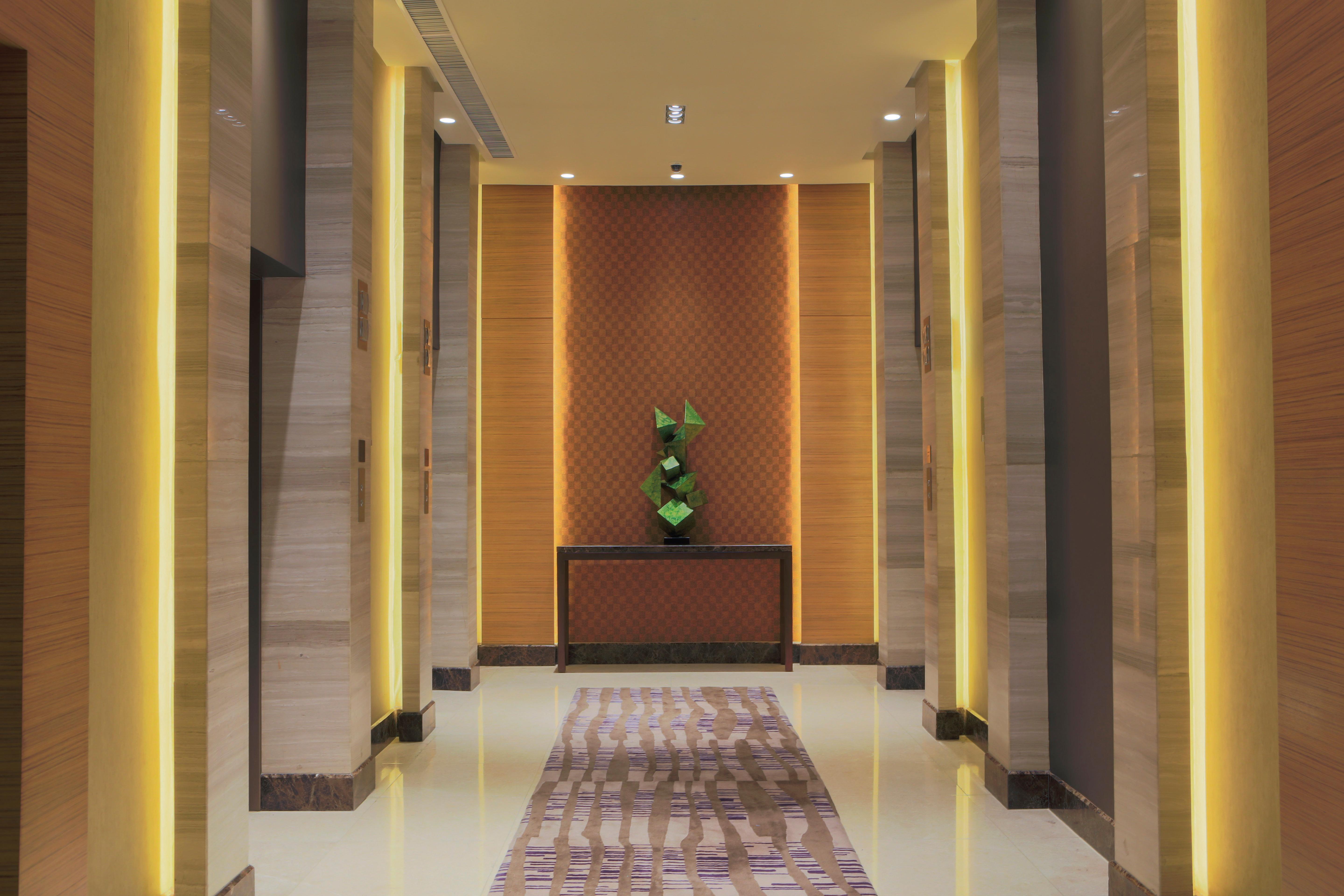 Holiday Inn & Suites Makati By Ihg Makati City Extérieur photo The interior of the hotel