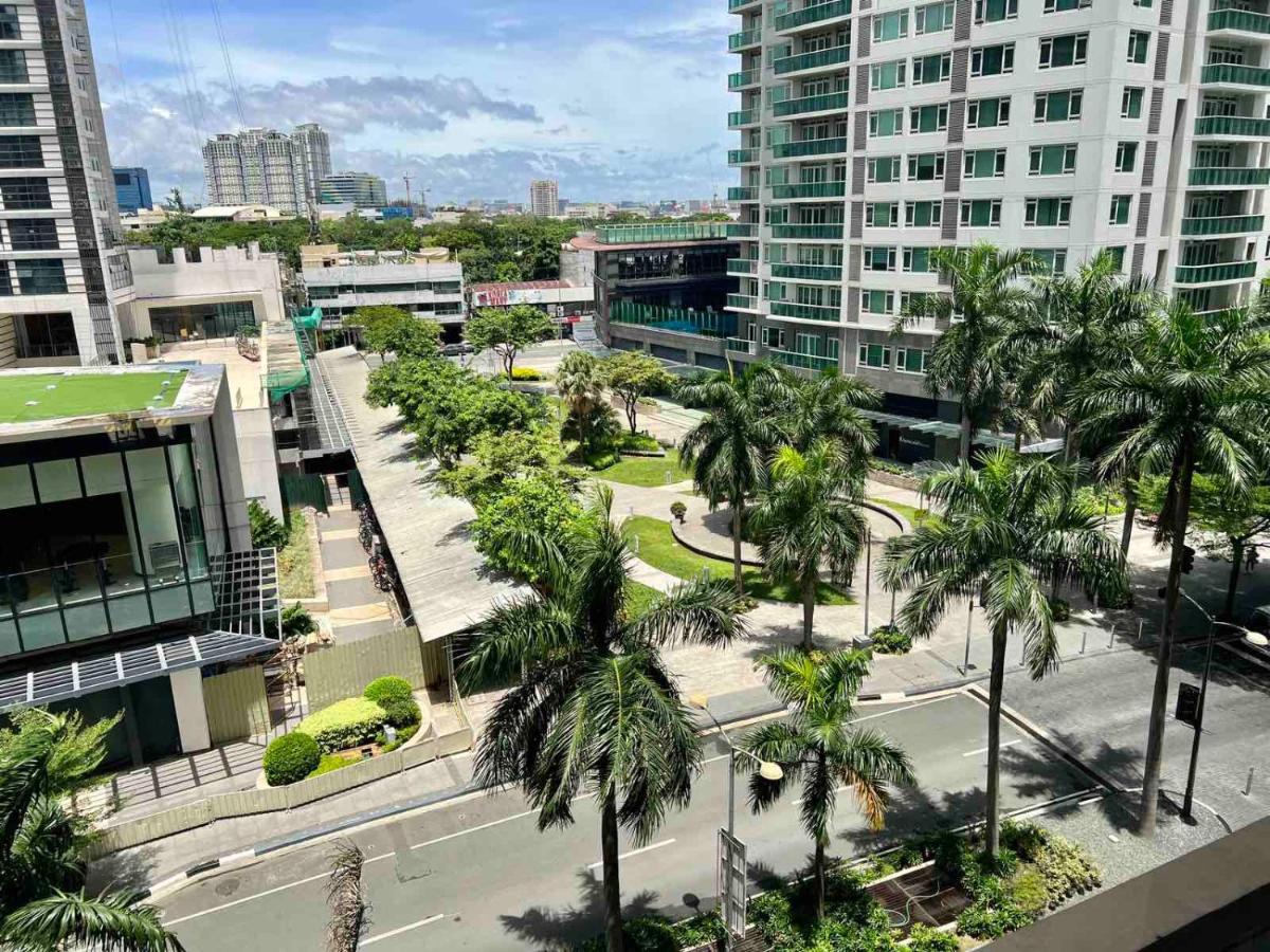 Holiday Inn & Suites Makati By Ihg Makati City Extérieur photo Rockwell Center