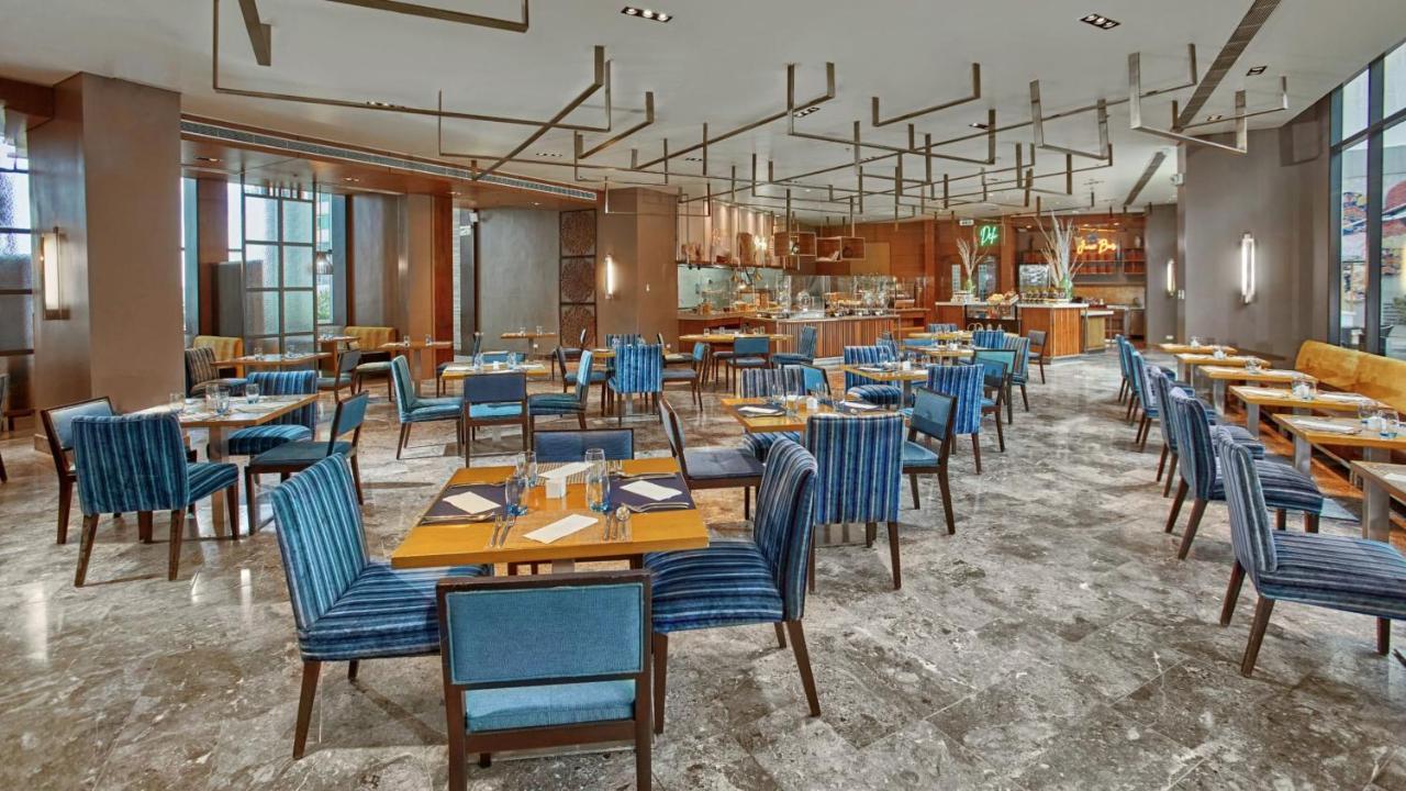 Holiday Inn & Suites Makati By Ihg Makati City Extérieur photo The restaurant