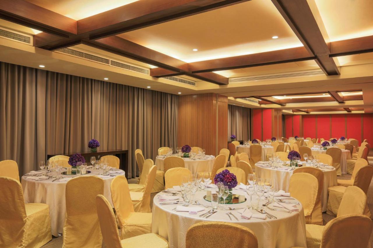Holiday Inn & Suites Makati By Ihg Makati City Extérieur photo The ballroom