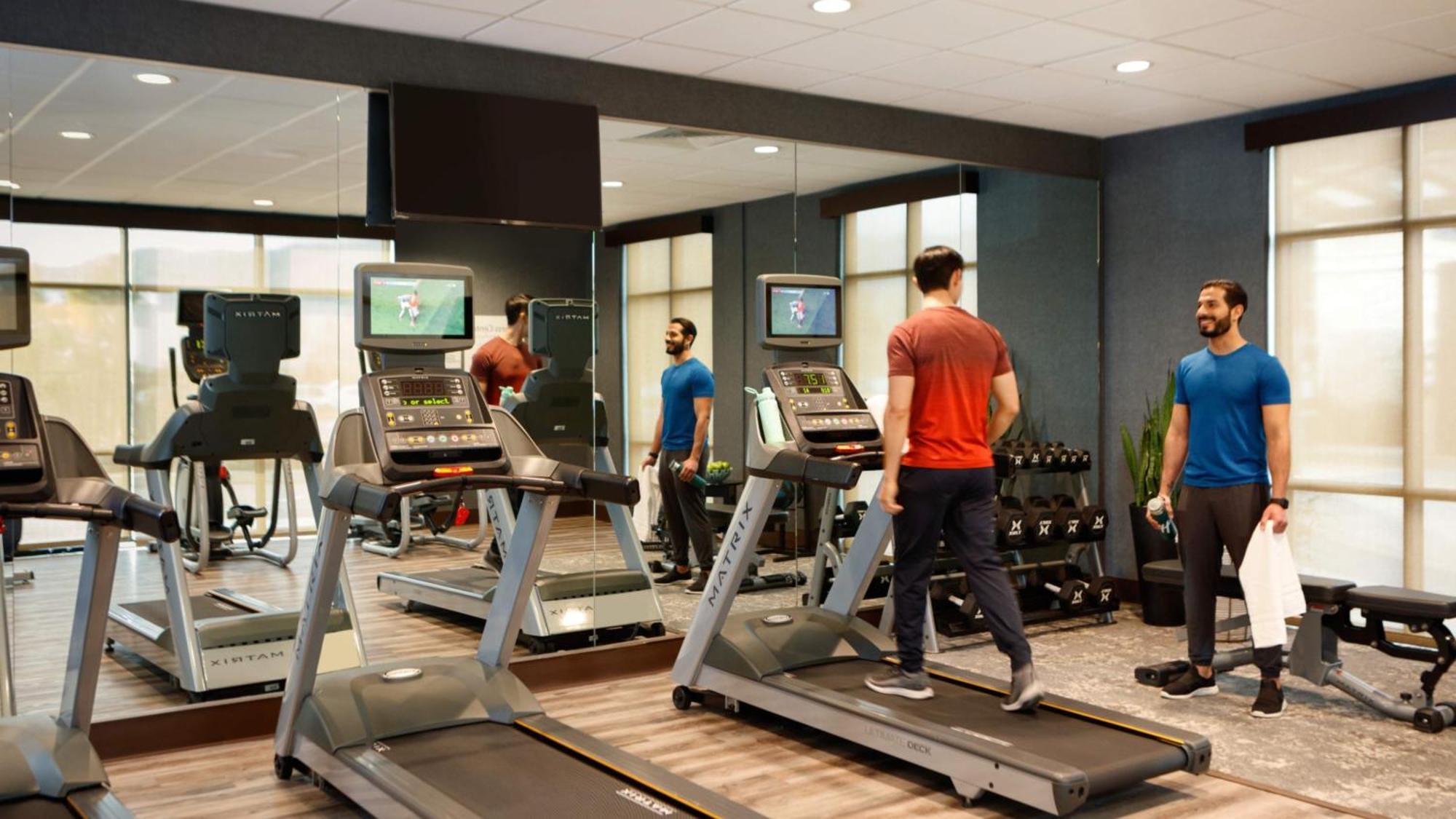 Holiday Inn & Suites Makati By Ihg Makati City Extérieur photo The gym at the hotel