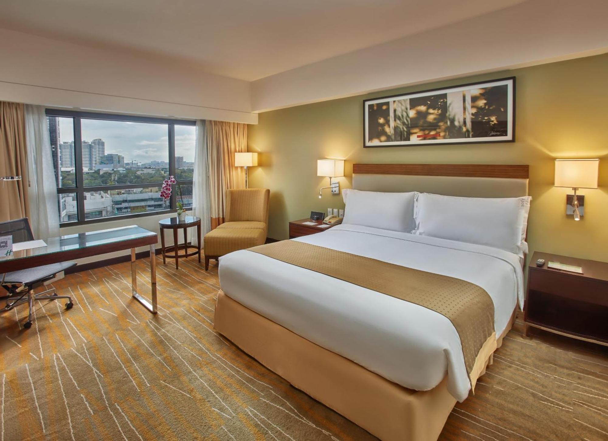 Holiday Inn & Suites Makati By Ihg Makati City Extérieur photo Deluxe Room