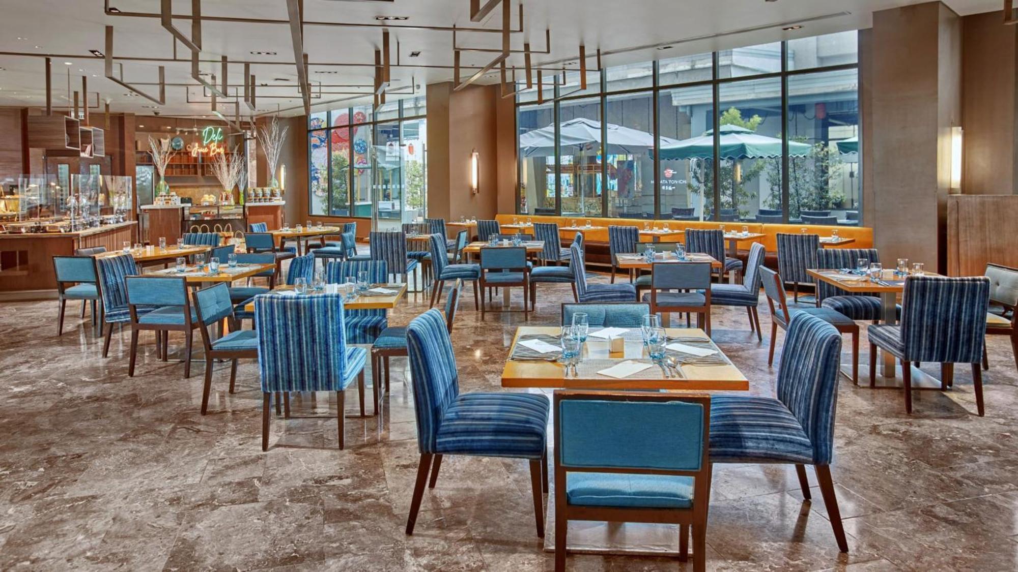 Holiday Inn & Suites Makati By Ihg Makati City Extérieur photo The restaurant