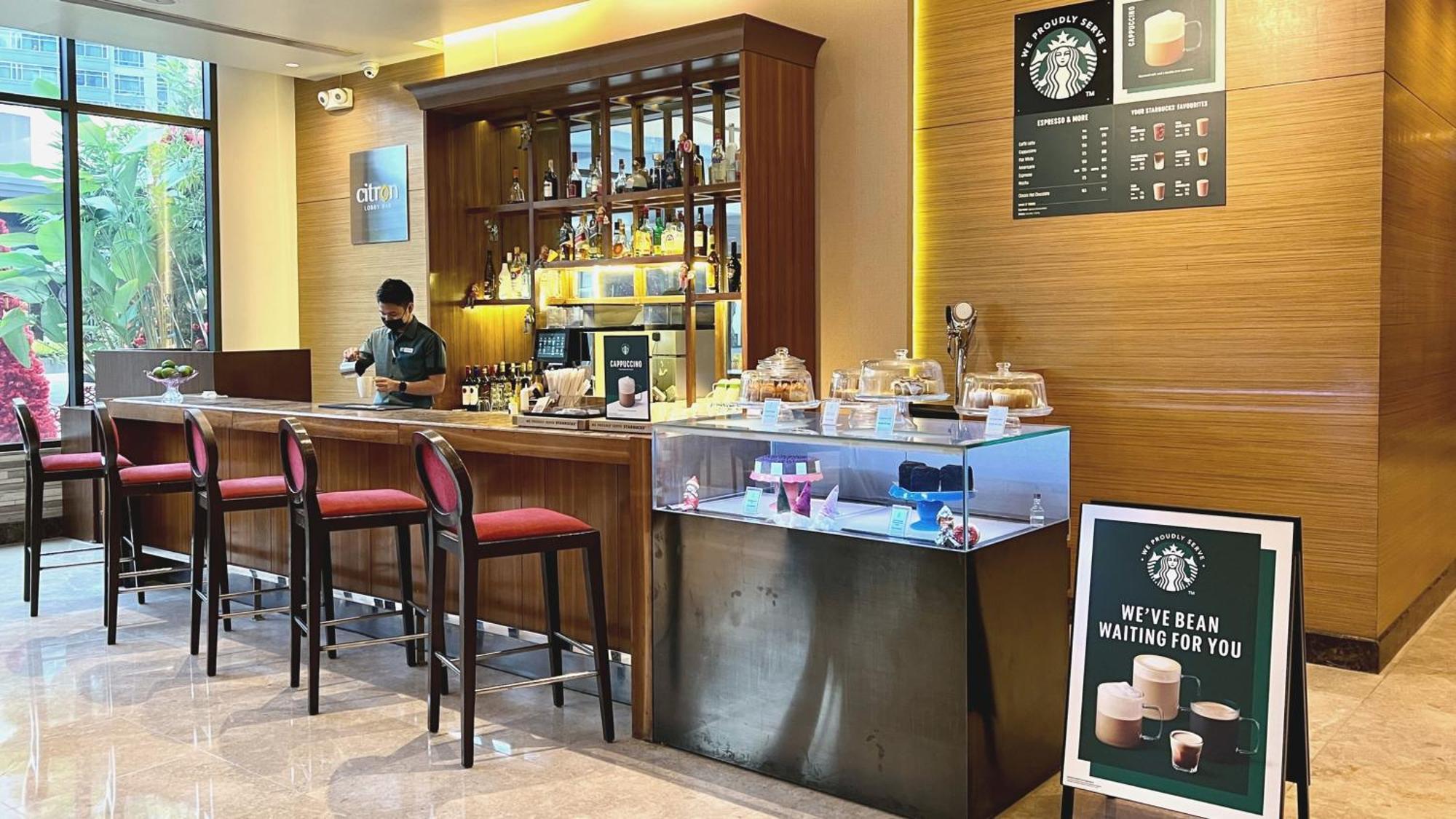 Holiday Inn & Suites Makati By Ihg Makati City Extérieur photo Starbucks in Hong Kong