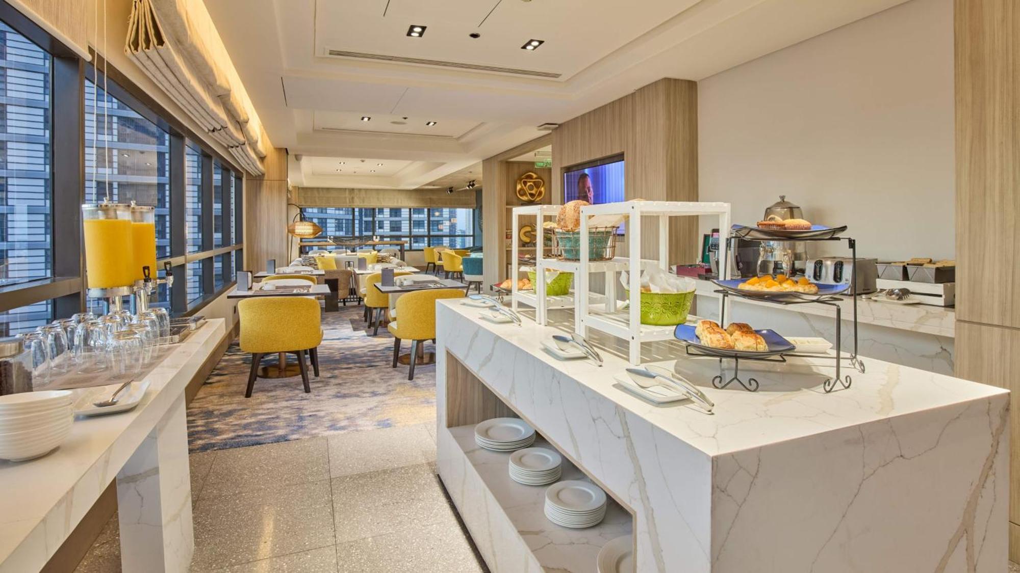 Holiday Inn & Suites Makati By Ihg Makati City Extérieur photo