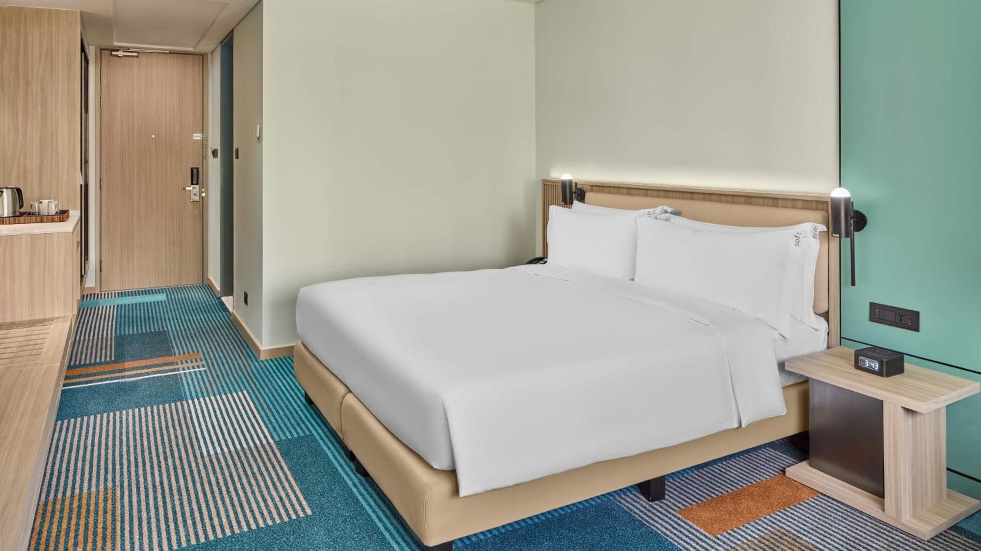 Holiday Inn & Suites Makati By Ihg Makati City Extérieur photo
