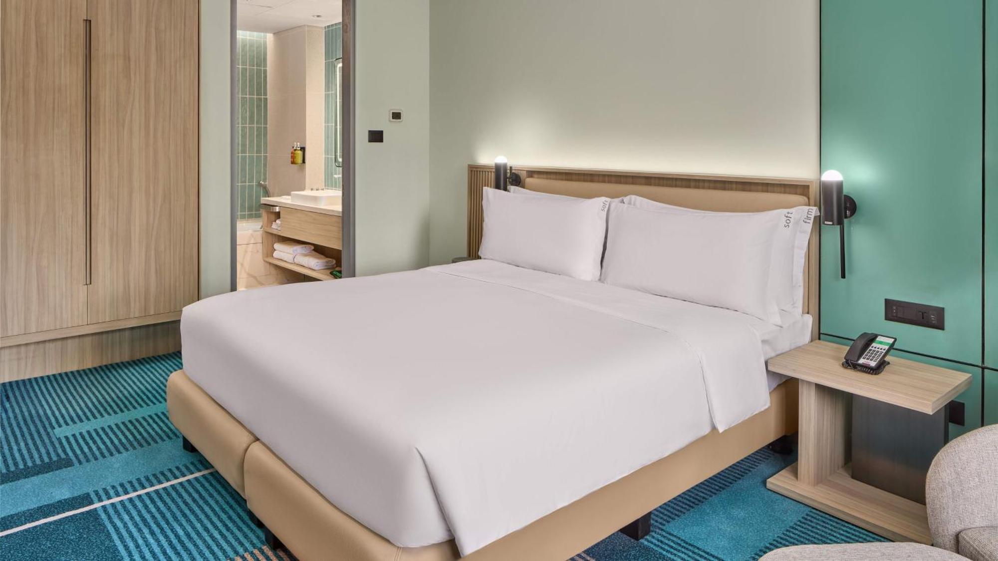 Holiday Inn & Suites Makati By Ihg Makati City Extérieur photo